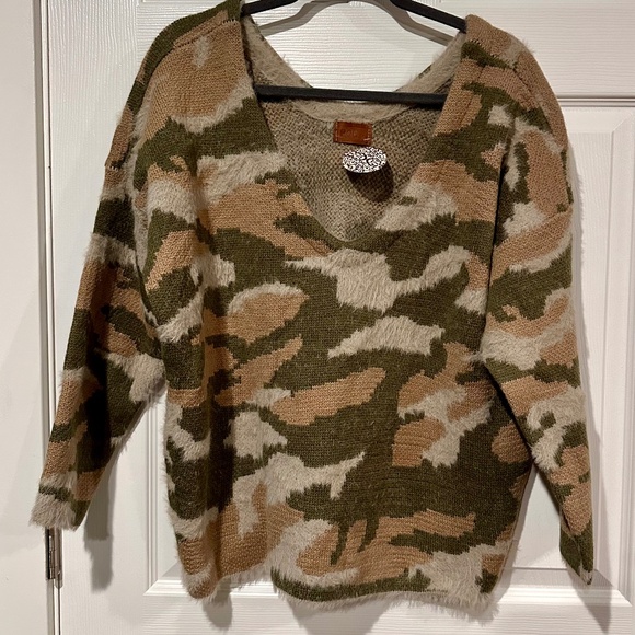 NWT POL Green Camo Military V Neck Mohair Sweater size Medium - Picture 1 of 5
